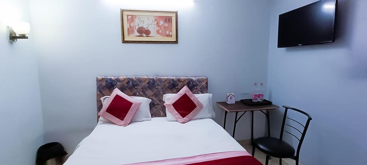 Comodo Satya Niketan Residency Nova Deli Exterior foto