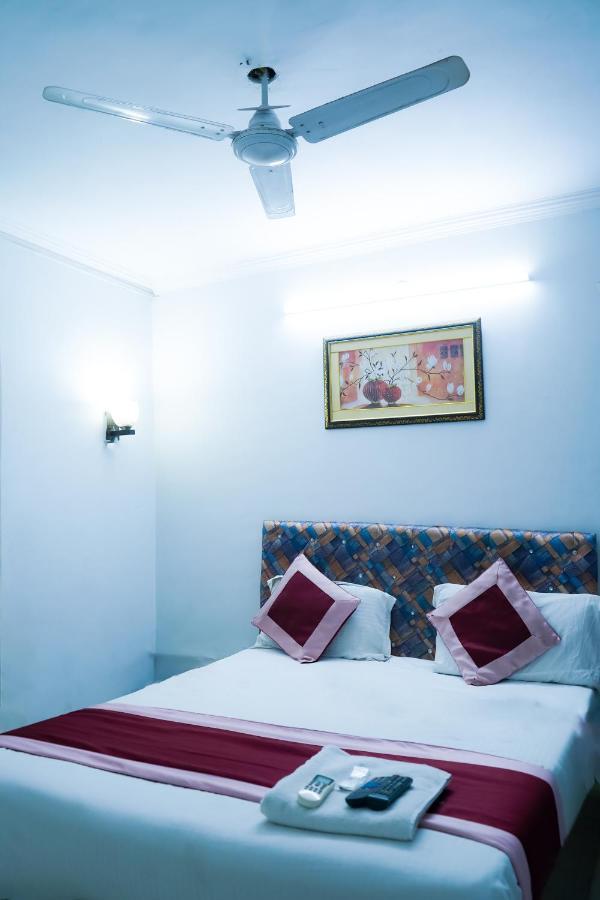 Comodo Satya Niketan Residency Nova Deli Exterior foto